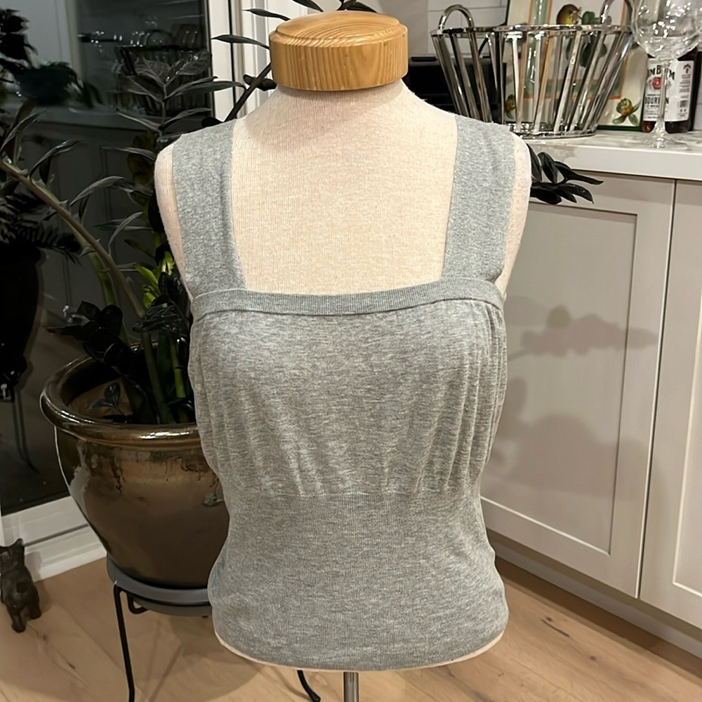 EUC Maxmara Sportmax Soft grey sleeveless sweater buttons in back.